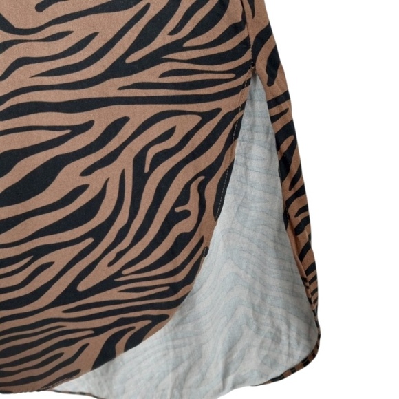 Rose & Olive Cap Sleeve Top Brown & Black Animal Print Button Up Collared  Large - Picture 4 of 4